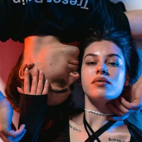 10 hábitos poco saludables en las relaciones que parecen normales pero no lo son