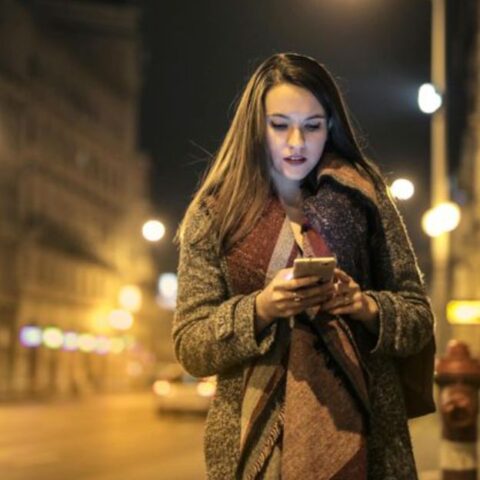 10 Movimientos furtivos de los narcisistas justo después de que te “atrevas” a dejarlos