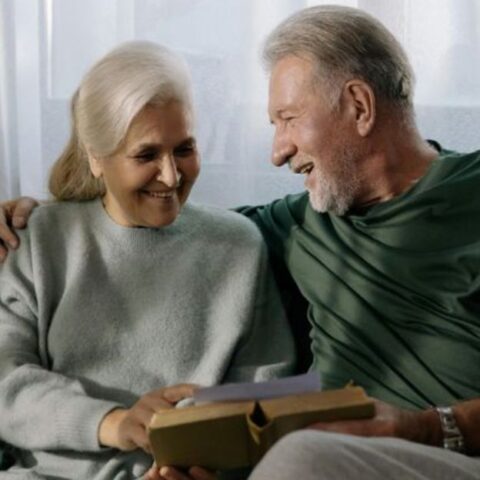 13 Secretos que las Parejas Raramente Admiten Sobre Permanecer Juntas Durante Décadas