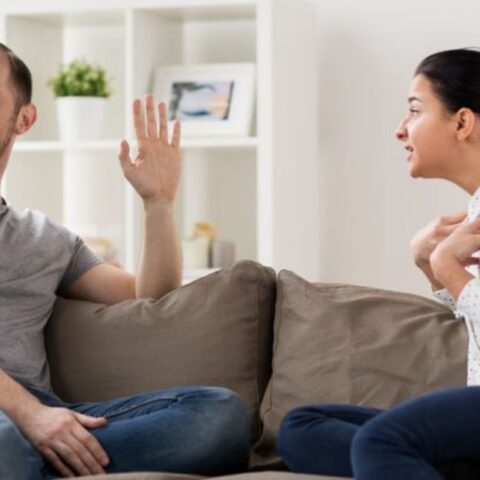 10 errores silenciosos de las parejas que se convierten en grandes discusiones