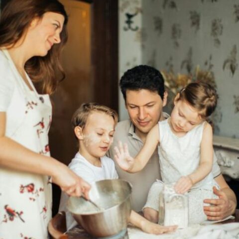 10 expectativas anticuadas que los hombres siguen teniendo de las mujeres (y que deben desaparecer)