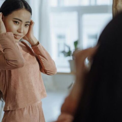 10 hábitos matutinos cotidianos que revelan secretamente una personalidad narcisista