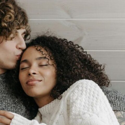 10 Maneras min&uacute;sculas en que las parejas crean intimidad sin darse cuenta