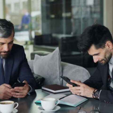 14 comportamientos que a menudo se confunden con grosería, pero no lo son