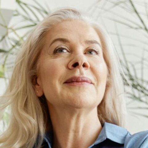 14 cosas que las mujeres inteligentes dejan de hacer con la edad (y tú también deberías)