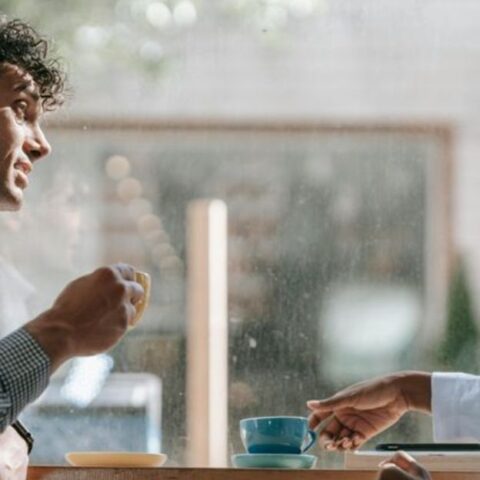 15 maneras sutiles de ligar de los hombres (que no parecen espeluznantes)