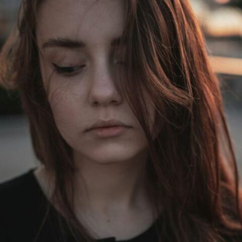 17 comportamientos que en realidad son respuestas al trauma (no tu personalidad)