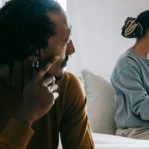 5 versiones retorcidas de los lenguajes del amor que los narcisistas utilizan contra ti