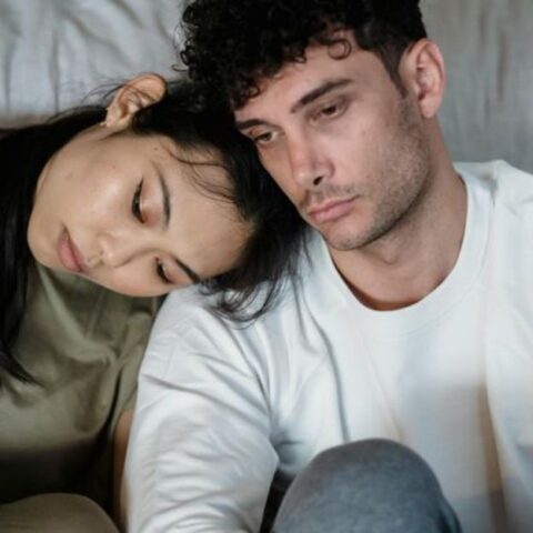 8 Formas en que Narcisistas y Psicópatas Crean Vínculos Traumáticos Adictivos