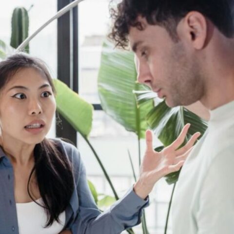 8 Frases que usan las personas tóxicas para hacerte dudar de ti mismo