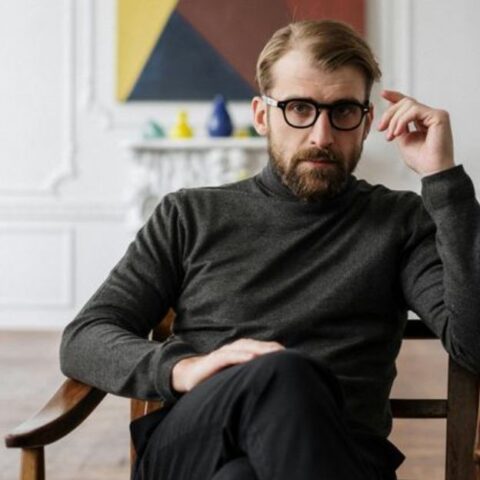 10 cosas que las mujeres adoran secretamente de los hombres tímidos