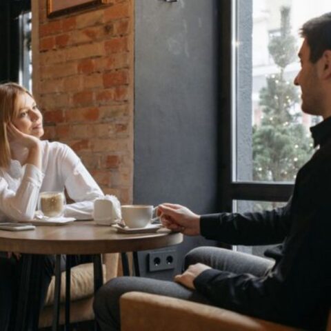 10 cosas que las personas seguras de s&iacute; mismas nunca se saltan en una primera cita, seg&uacute;n la ciencia