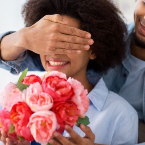10 cosas &ldquo;rom&aacute;nticas&rdquo; que hacen los hombres y que las mujeres odian en secreto