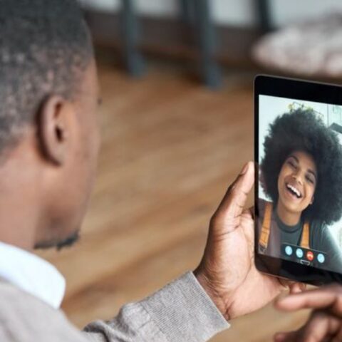 10 Razones por las que la gente se esconde incluso cuando les gustas