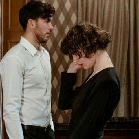 12 Señales inequívocas de que le gustas pero tiene miedo de dar el paso