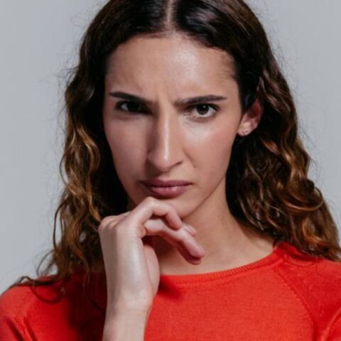 7 pequeños límites que sacuden a los narcisistas hasta la médula sin que digas mucho