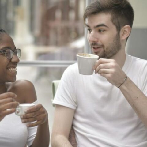 7 Señales inequívocas de que tu cita va increíblemente bien y podría conducir a más