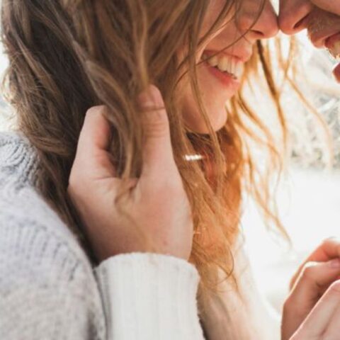 8 cosas que los hombres creen que son rom&aacute;nticas, pero nunca lo admiten