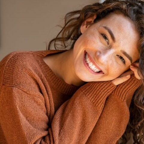 9 cosas que hacen las mujeres que los hombres encuentran irresistibles en secreto