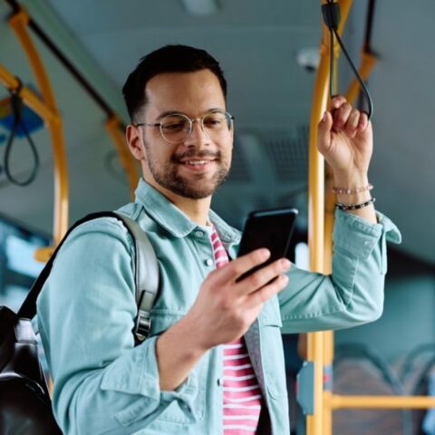 Si te env&iacute;a estos 11 mensajes, le gustas como algo m&aacute;s que una amiga