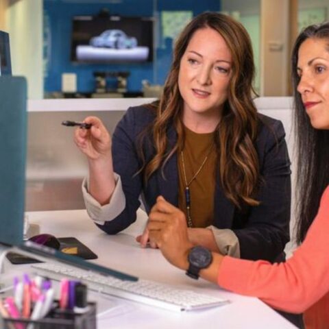 10 señales de que alguien se siente amenazado por tu confianza