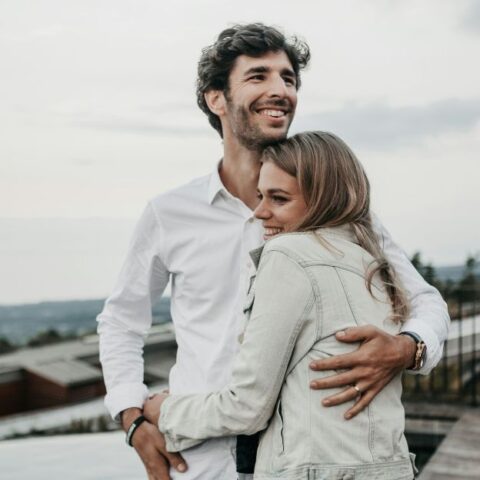 11 Banderas Verdes Emocionales Que Los Hombres Suelen Mostrar Cuando Est&aacute;n Verdaderamente Entregados