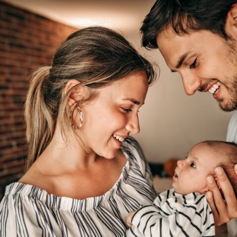 11 pequeños hábitos diarios que ayudan a las parejas a mantenerse fuertes después de tener hijos