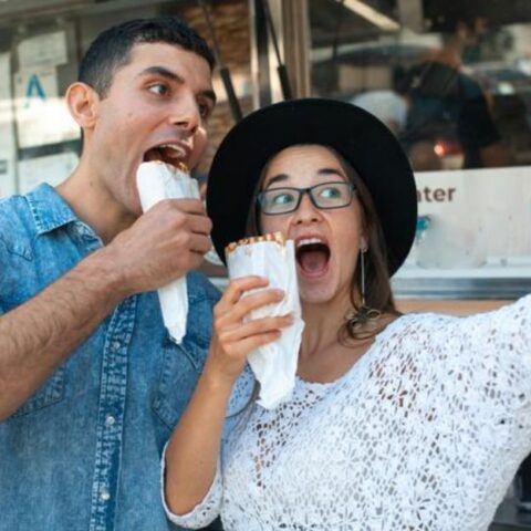 12 pequeñas cosas que hacen las mujeres para que el hombre adecuado las persiga con más ahínco