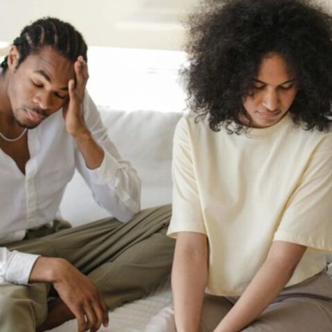 12 señales de que un hombre se está desenamorando, mucho antes de que lo diga