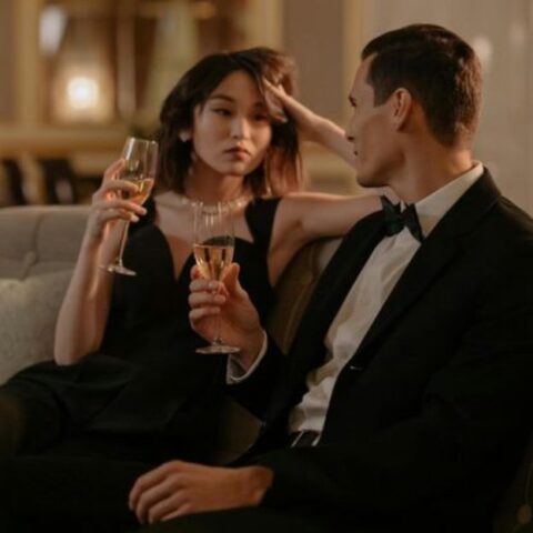 10 Banderas Rojas Silenciosas Que Revelan Que Est&aacute; Profundamente Indisponible Emocionalmente