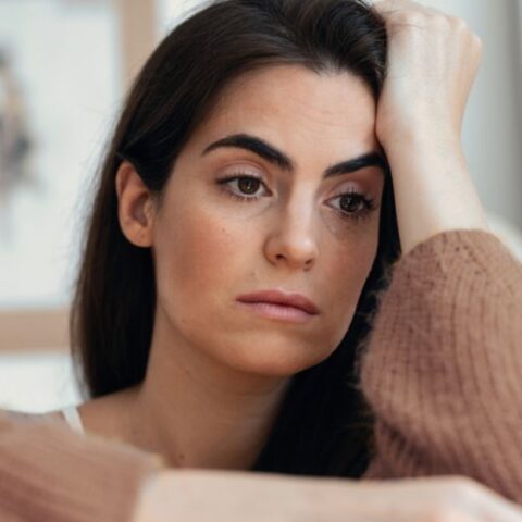 10 Creencias que la gente tóxica normaliza y que silenciosamente te frenan