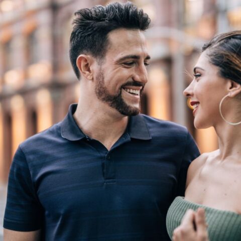 10 formas en que los narcisistas utilizan el encanto para ganar el control al principio de las relaciones