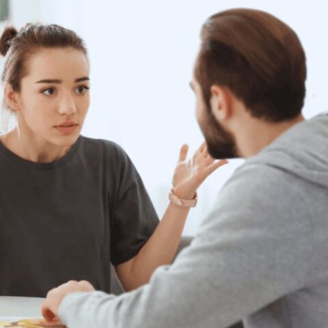 6 trucos furtivos que utilizan los narcisistas para ganar todas las discusiones