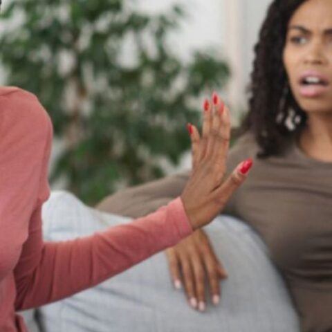 17 comportamientos que hacen que un narcisista se quiebre y muestre su verdadero rostro