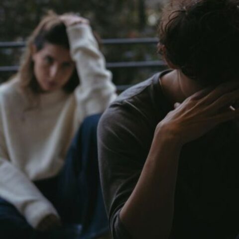 Cuando Los Hombres Se Quejan Constantemente De Estas 14 Cosas, La Tensi&oacute;n Puede Aumentar Con El Tiempo